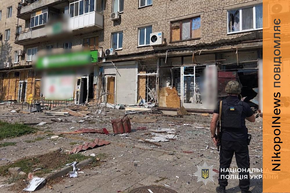 У Нікополі та районі ворожі дрони атакували будинки, аптеку та магазин: 4 людини поранено, під ударами були ще 2 райони — поліція (фото)