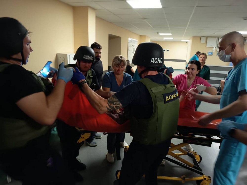 У Нікополі троє поранених, горів ліцей, 5 постраждалих у Кривому Розі, також під ударом ворога була Синельниківщина (фото) (11) У Нікополі троє поранених, горів ліцей, 5 постраждалих у Кривому Розі, також під ударом ворога була Синельниківщина (фото) (11)