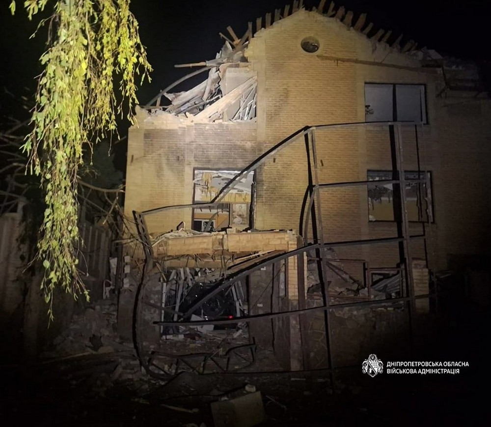 У Нікополі троє поранених, горів ліцей, 5 постраждалих у Кривому Розі, також під ударом ворога була Синельниківщина (фото) (5) У Нікополі троє поранених, горів ліцей, 5 постраждалих у Кривому Розі, також під ударом ворога була Синельниківщина (фото) (5)