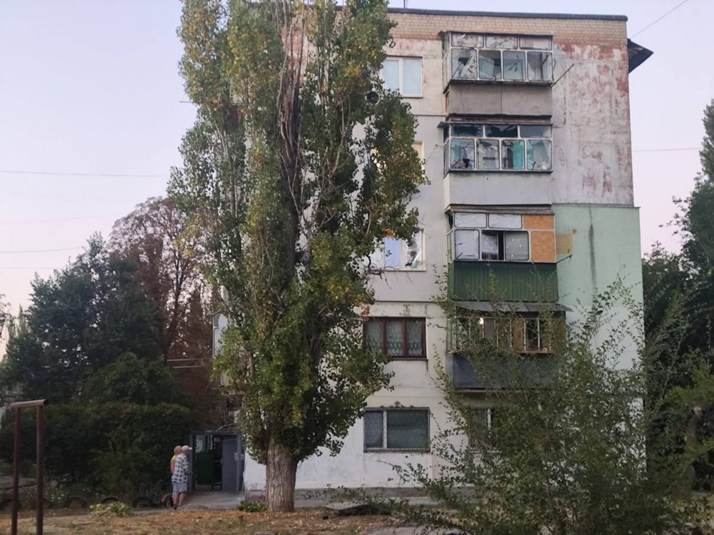 У Нікополі троє поранених, горів ліцей, 5 постраждалих у Кривому Розі, також під ударом ворога була Синельниківщина (фото) (7) У Нікополі троє поранених, горів ліцей, 5 постраждалих у Кривому Розі, також під ударом ворога була Синельниківщина (фото) (7)