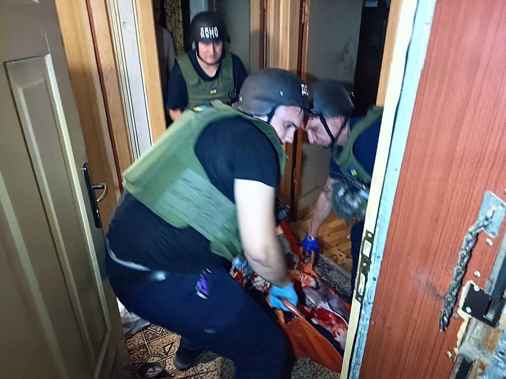У Нікополі троє поранених, горів ліцей, 5 постраждалих у Кривому Розі, також під ударом ворога була Синельниківщина (фото) (8) У Нікополі троє поранених, горів ліцей, 5 постраждалих у Кривому Розі, також під ударом ворога була Синельниківщина (фото) (8)