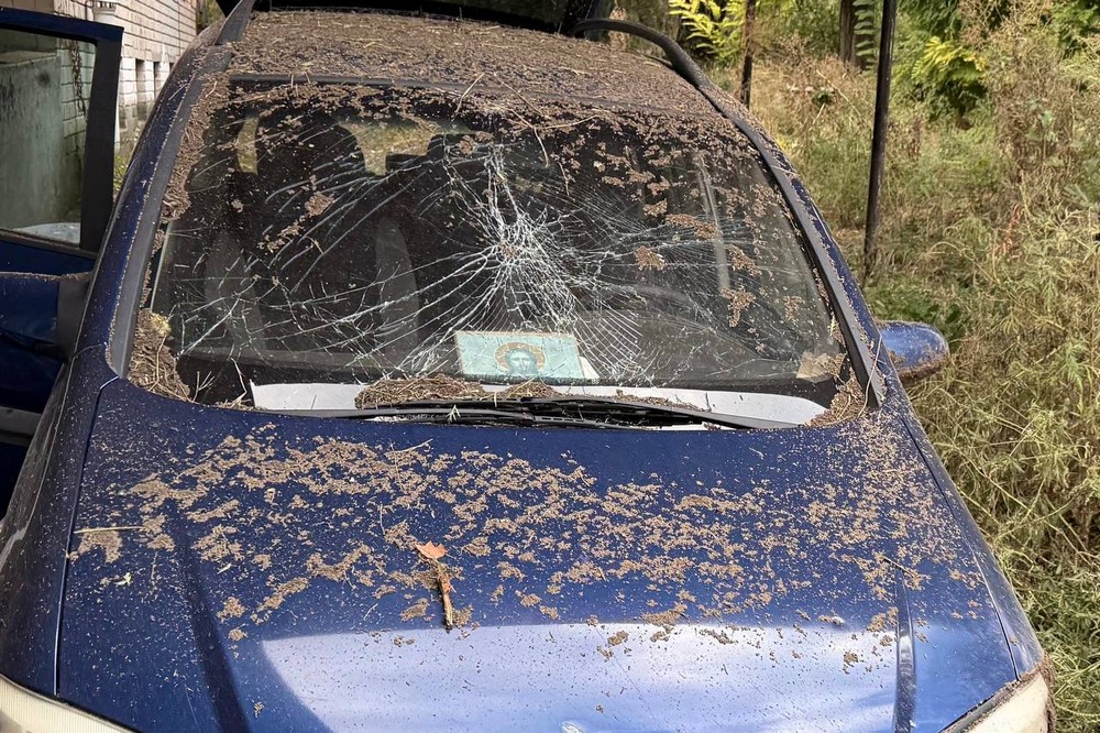 У Нікополі троє поранених, побито магазини і автівки, в районі пошкоджено сільгосппідприємство, під ударом ворога також була Синельниіквщина (фото) (2) У Нікополі троє поранених, побито магазини і автівки, в районі пошкоджено сільгосппідприємство, під ударом ворога також була Синельниіквщина (фото) (2)
