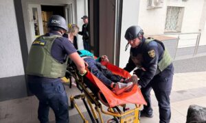 У Нікополі троє поранених, побито магазини і автівки, в районі пошкоджено сільгосппідприємство, під ударом ворога також була Синельниіквщина (фото) (6)