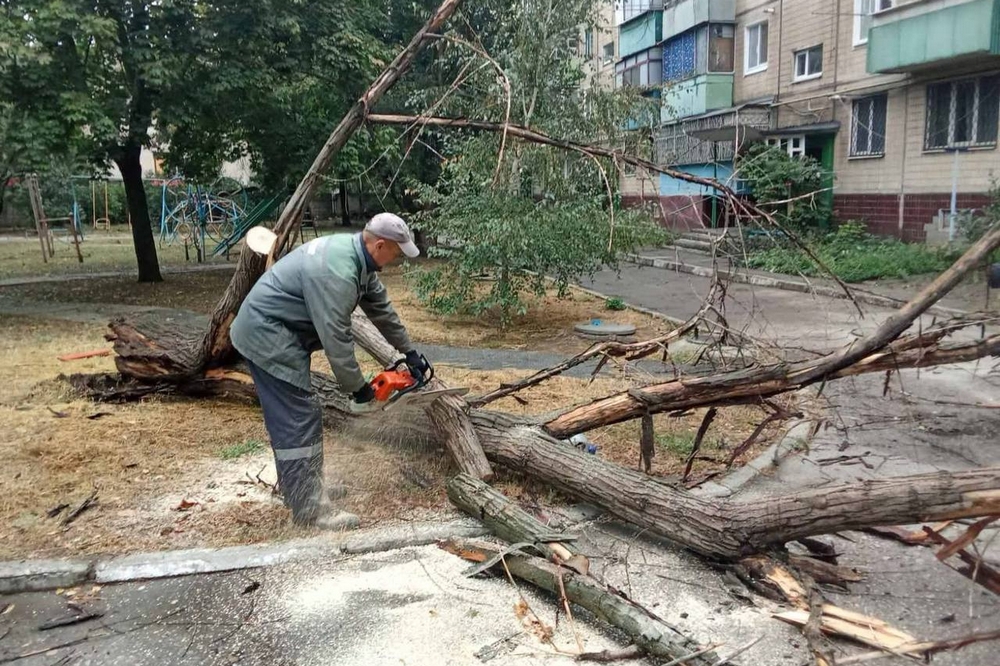 У Нікополі тривають роботи з благоустрою8 У Нікополі тривають роботи з благоустрою8
