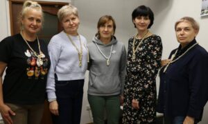 2 майстер-класи та подвійна порція натхнення: у Нікополі учасниці Жіночого кола VETERAN HUB НЗФ опановували нові техніки рукоділля (фото)