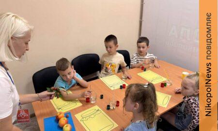 Фрукти перетворилися на творчість: у Нікополі для дітей провели цікаве заняття (фото)