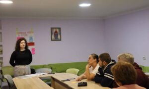 У Покрові прийомних батьків навчали, як підготувати дітей до самостійного життя (фото)