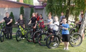 У Покрові дітям подарували велосипеди для активного відпочинку та розвитку (фото)