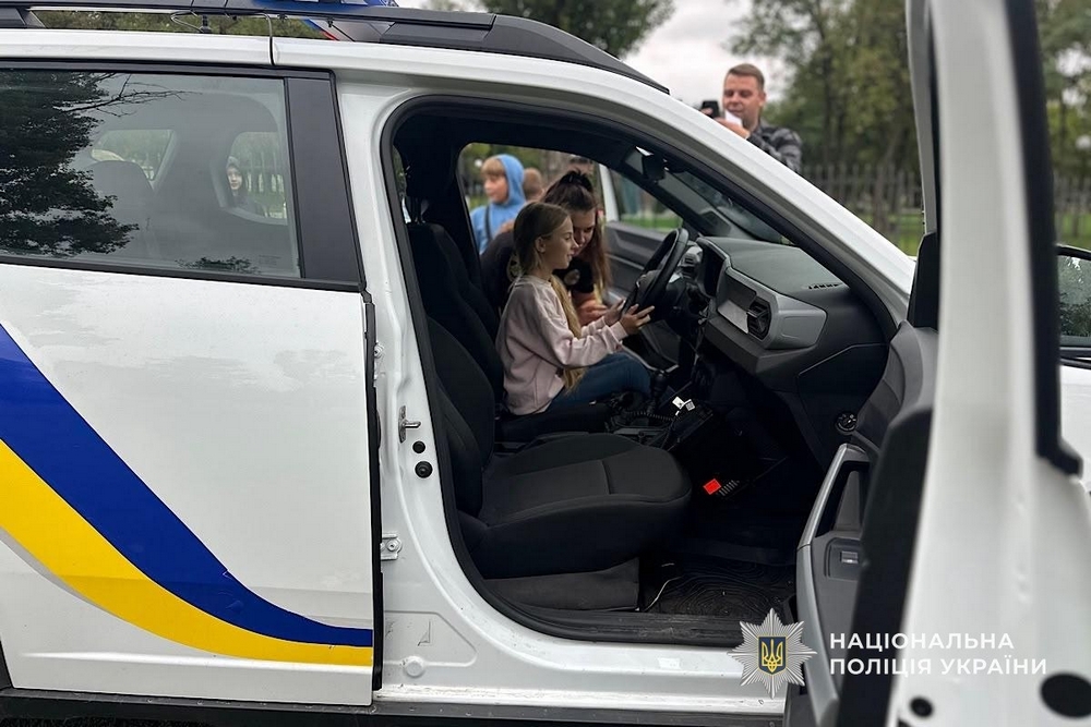 У Покрові діти познайомилися з чотирилапими напарниками2 У Покрові діти познайомилися з чотирилапими напарниками2