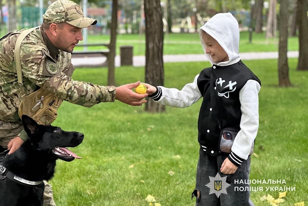 У Покрові діти познайомилися з чотирилапими напарниками5 У Покрові діти познайомилися з чотирилапими напарниками5
