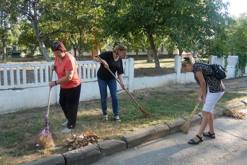 У Покрові прибирали вулиці, парки та громадські простори1