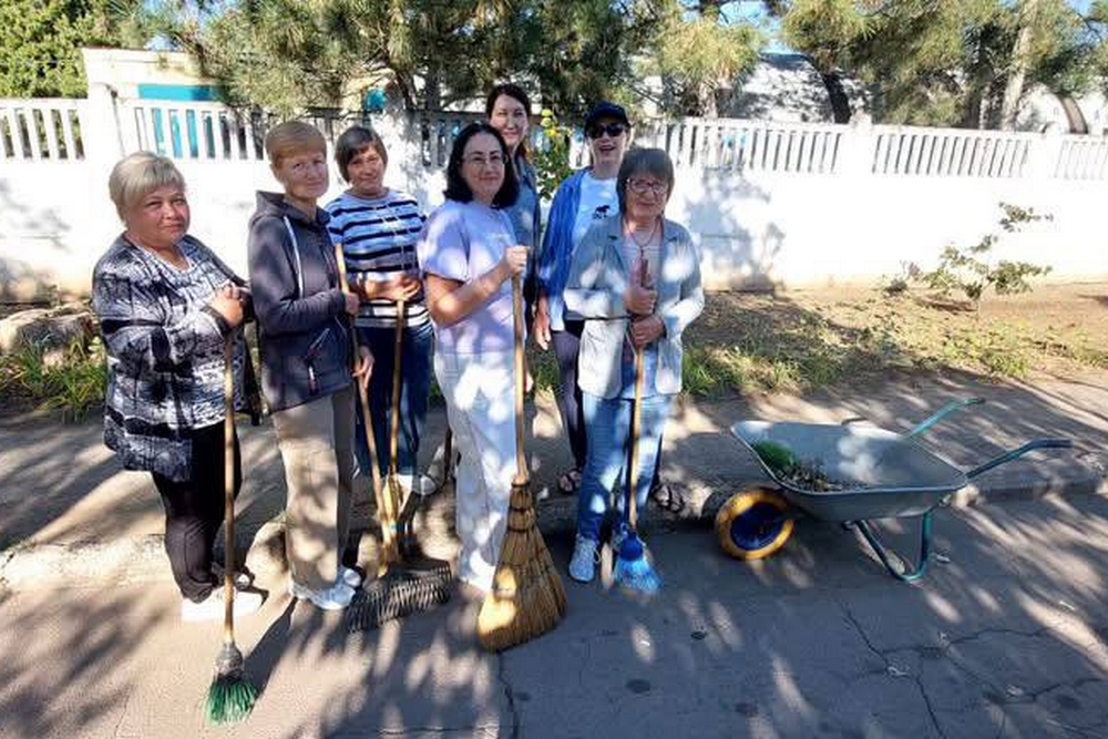 У Покрові прибирали вулиці, парки та громадські простори9