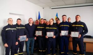Герої без зброї: у Покрові привітали вогнеборців із професійним святом (фото)