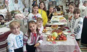 Пампушки, родинні рецепти та секрети кухні: у Покрові відзначили День борщу (фото)