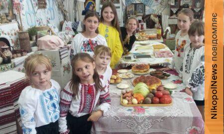Пампушки, родинні рецепти та секрети кухні: у Покрові відзначили День борщу (фото)