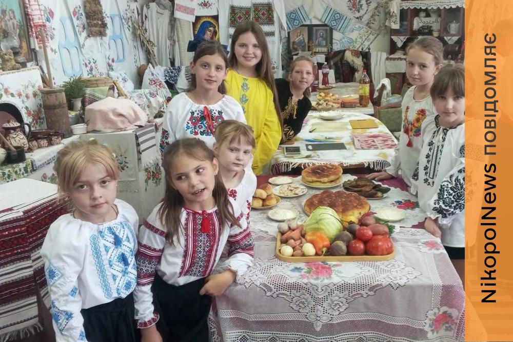 Пампушки, родинні рецепти та секрети кухні: у Покрові відзначили День борщу (фото)