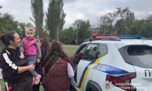 Мріє стати поліцейською: у Покрові влаштували особливу зустріч для маленької нікопольчанки (фото)