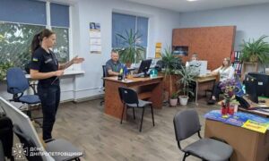 У Покрові офіцери-рятувальники навчали працівників правилам безпеки (фото)