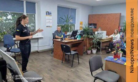 У Покрові офіцери-рятувальники навчали працівників правилам безпеки (фото)