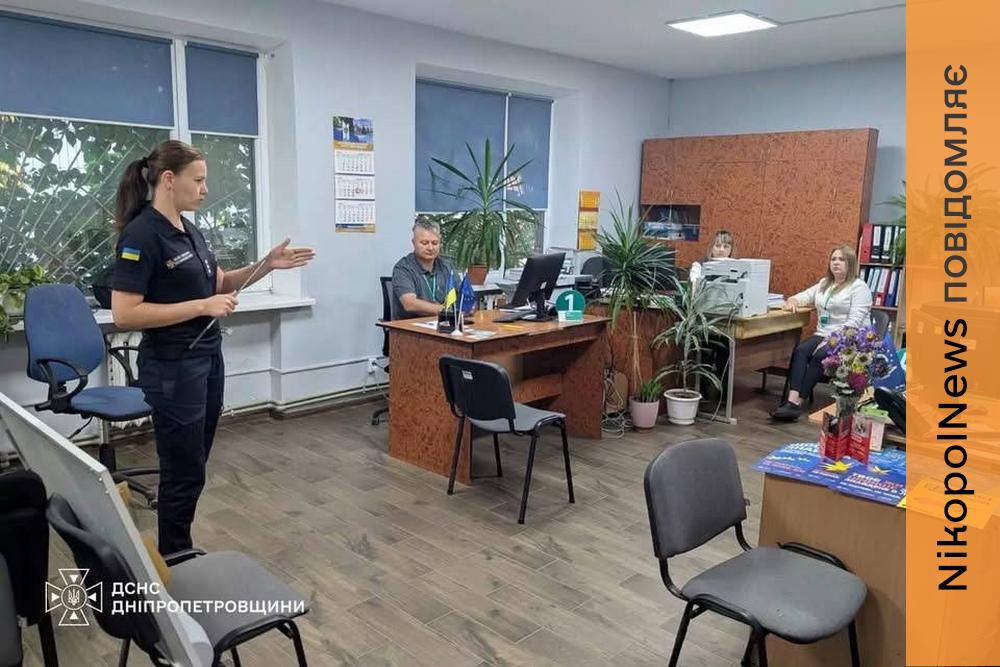 У Покрові офіцери-рятувальники навчали працівників правилам безпеки (фото)