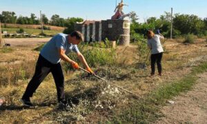 У Томаківській громаді влаштували прибирання території (2)