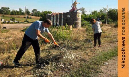 У Томаківській громаді влаштували прибирання території (2)