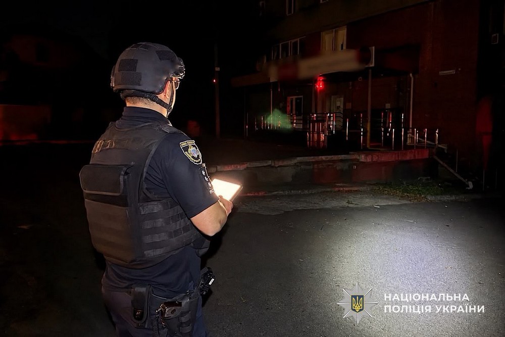 Вчора ввечері окупанти вдарили з артилерії по багатоповерхівкам і навчальному закладу у Нікополі. Били і по району. Вночі під масованим ударом росіян опинився Кривий Ріг. Т ( (3) Вчора ввечері окупанти вдарили з артилерії по багатоповерхівкам і навчальному закладу у Нікополі. Били і по району. Вночі під масованим ударом росіян опинився Кривий Ріг. Т ( (3)