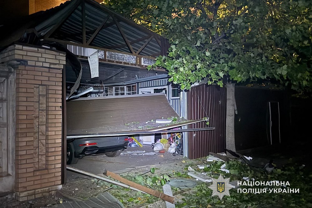 Вчора ввечері окупанти вдарили з артилерії по багатоповерхівкам і навчальному закладу у Нікополі. Били і по району. Вночі під масованим ударом росіян опинився Кривий Ріг. Т ( (8) Вчора ввечері окупанти вдарили з артилерії по багатоповерхівкам і навчальному закладу у Нікополі. Били і по району. Вночі під масованим ударом росіян опинився Кривий Ріг. Т ( (8)