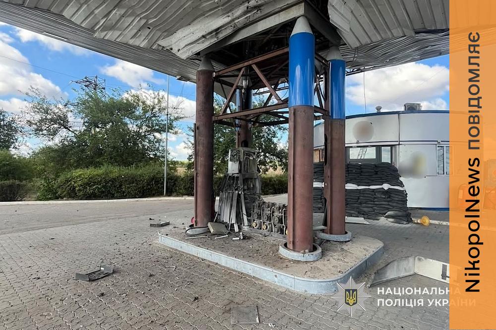Ворог атакував Нікопольщину БпЛА та FPV-дронами, пошкоджено автошколу, є постраждала на Криворіжжі, під ударами була Синельниківщина — поліція (фото)