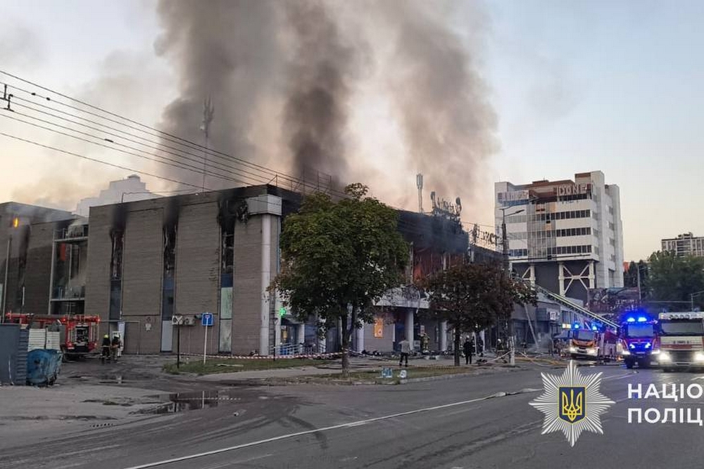 Ворог вдарив по ТЦ у Дніпрі1 Ворог вдарив по ТЦ у Дніпрі1