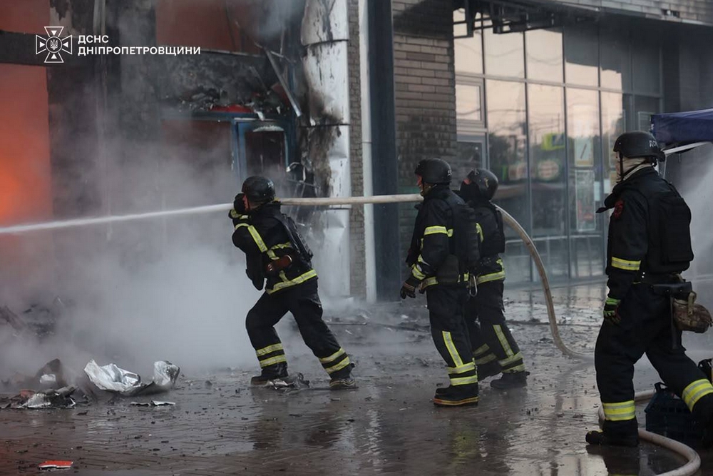 Ворог вдарив по ТЦ у Дніпрі10 Ворог вдарив по ТЦ у Дніпрі10