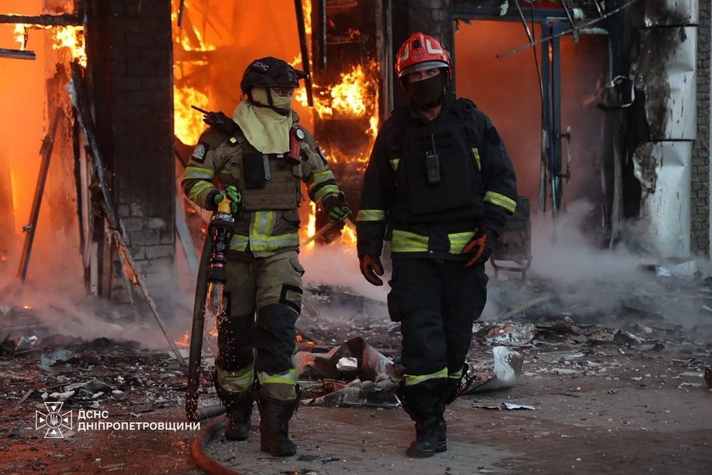Ворог вдарив по ТЦ у Дніпрі2 Ворог вдарив по ТЦ у Дніпрі2