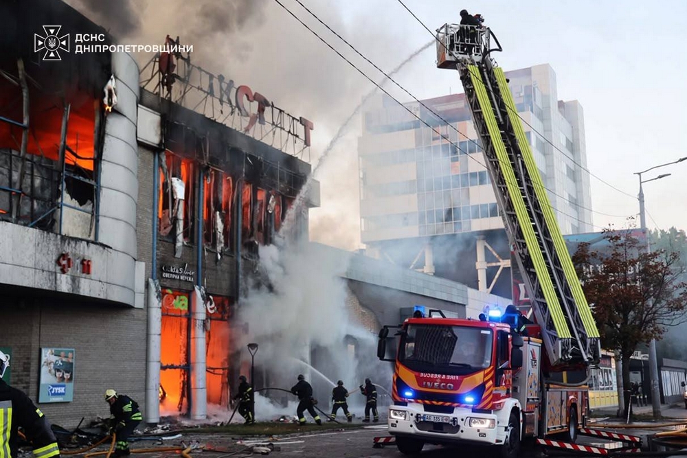 Ворог вдарив по ТЦ у Дніпрі6 Ворог вдарив по ТЦ у Дніпрі6