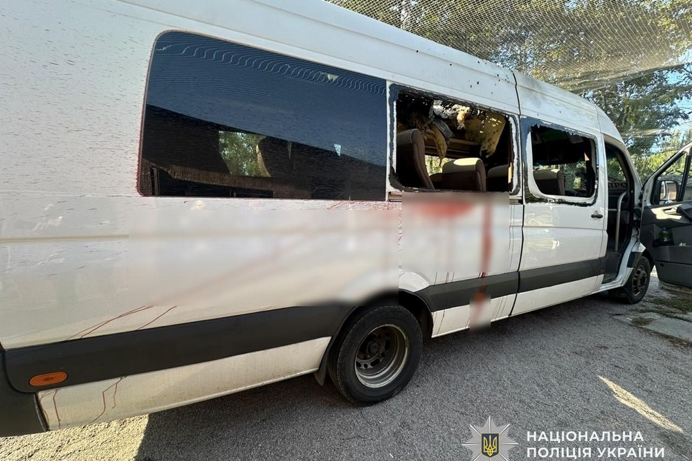Ворог завдав удару по рейсовому автобусу на Нікопольщині4