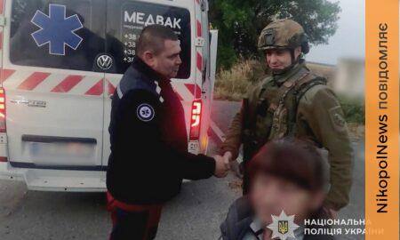 «Не залишу тебе самого»: «Білі Янголи» евакуювали подружжя з Нікопольщини, яке жило під постійними атаками (відео, фото)