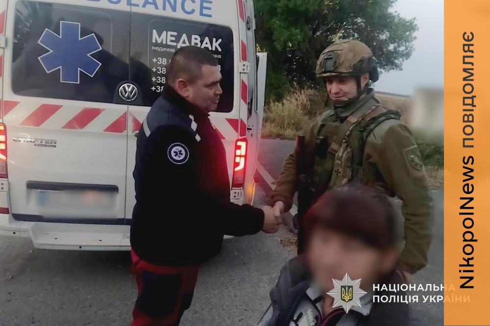 «Не залишу тебе самого»: «Білі Янголи» евакуювали подружжя з Нікопольщини, яке жило під постійними атаками (відео, фото)