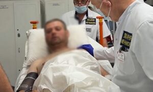 З відірваною ногою, стікаючи кров’ю, переплив річку… У Дніпрі рятують важко пораненого бійця (відео)