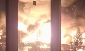 Є вбиті і поранені: ворог одночасно атакував промислові підприємства у трьох містах Дніпропетровщини (відео)