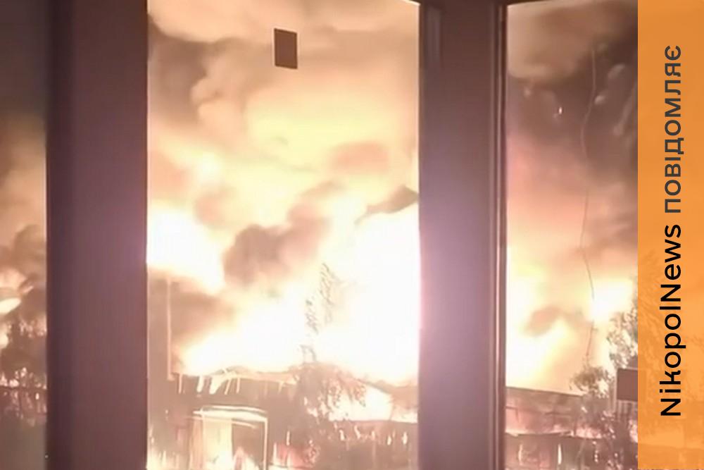 Є вбиті і поранені: ворог одночасно атакував промислові підприємства у трьох містах Дніпропетровщини (відео)