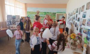 Червоний Хрест завітав у село на Нікопольщині: борщ, солодка вата та активності для дітей (фото)