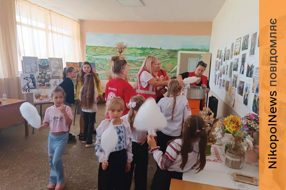 Червоний Хрест завітав у село на Нікопольщині: борщ, солодка вата та активності для дітей (фото)