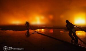 Горіли продуктовий склад та будівля логістичної компанії на Дніпропетровщині – у ДСНС розповіли про наслідки ударів по області (фото)