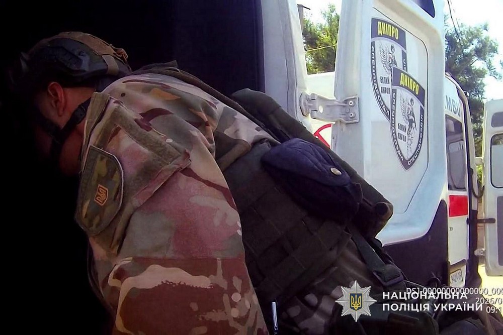 З Нікополя і Марганця евакуювали дві родини з дітьми: фото, відео З Нікополя і Марганця евакуювали дві родини з дітьми: фото, відео