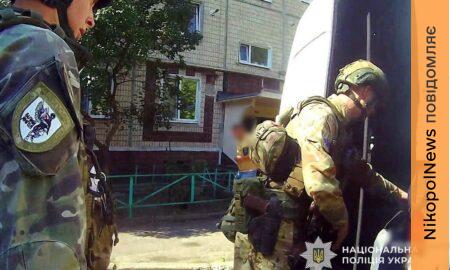 Перед очима постійно були обірвані дроти, спалені автомобілі, поля, де ще догорали пожежі: з Нікополя і Марганця евакуювали дві родини з дітьми (фото, відео)
