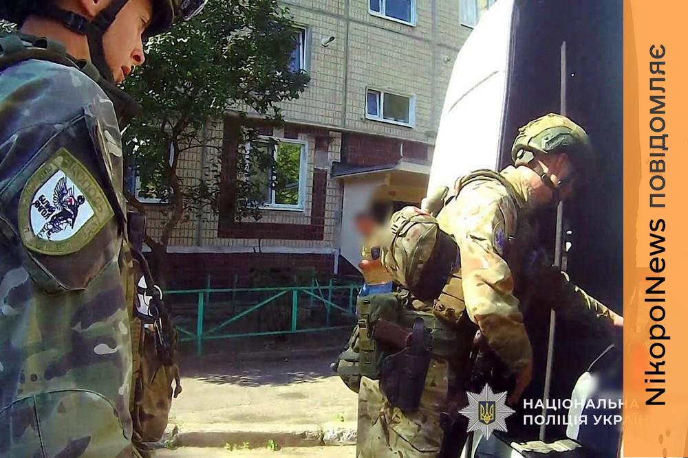 Перед очима постійно були обірвані дроти, спалені автомобілі, поля, де ще догорали пожежі: з Нікополя і Марганця евакуювали дві родини з дітьми (фото, відео)