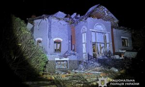Ввечері вдарили з артилерії по багатоповерхівкам і навчальному закладу у Нікополі, вночі тероризували Кривий Ріг, поранено 8 людей – поліція про обстріли Дніпропетровщини