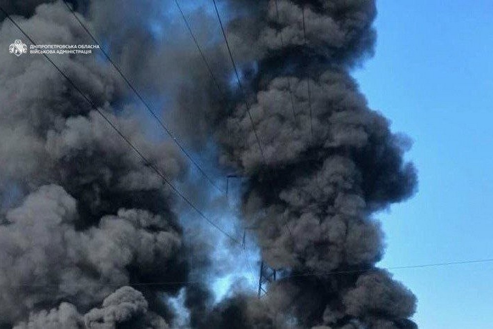 Є вбиті і поранені: ворог весь ранок атакує Дніпро – що відомо (фото) Є вбиті і поранені: ворог весь ранок атакує Дніпро – що відомо (фото)