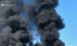 Є вбиті і поранені: ворог весь ранок атакує Дніпро – що відомо
