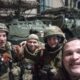 стадо окупантів в турбінному відділенні енергоблоку ЗАЕС кидають щось у військові автомобілі