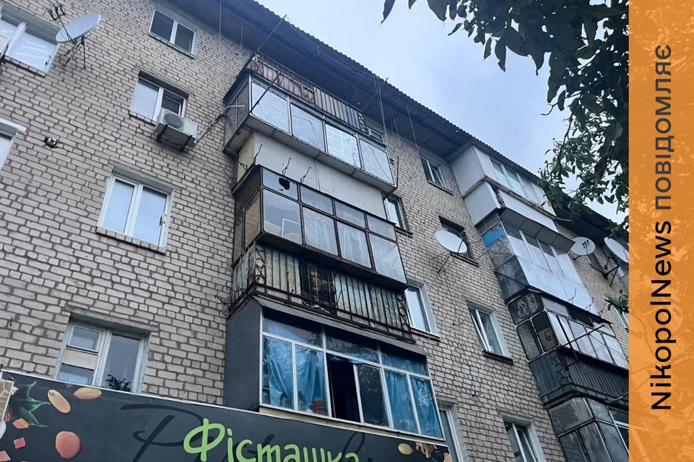 Ворог атакував Нікополь і Марганець FPV-дронами: пошкоджено багатоквартирний будинок